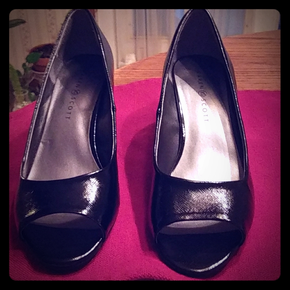 Karen Scott Peep-tie Pumps